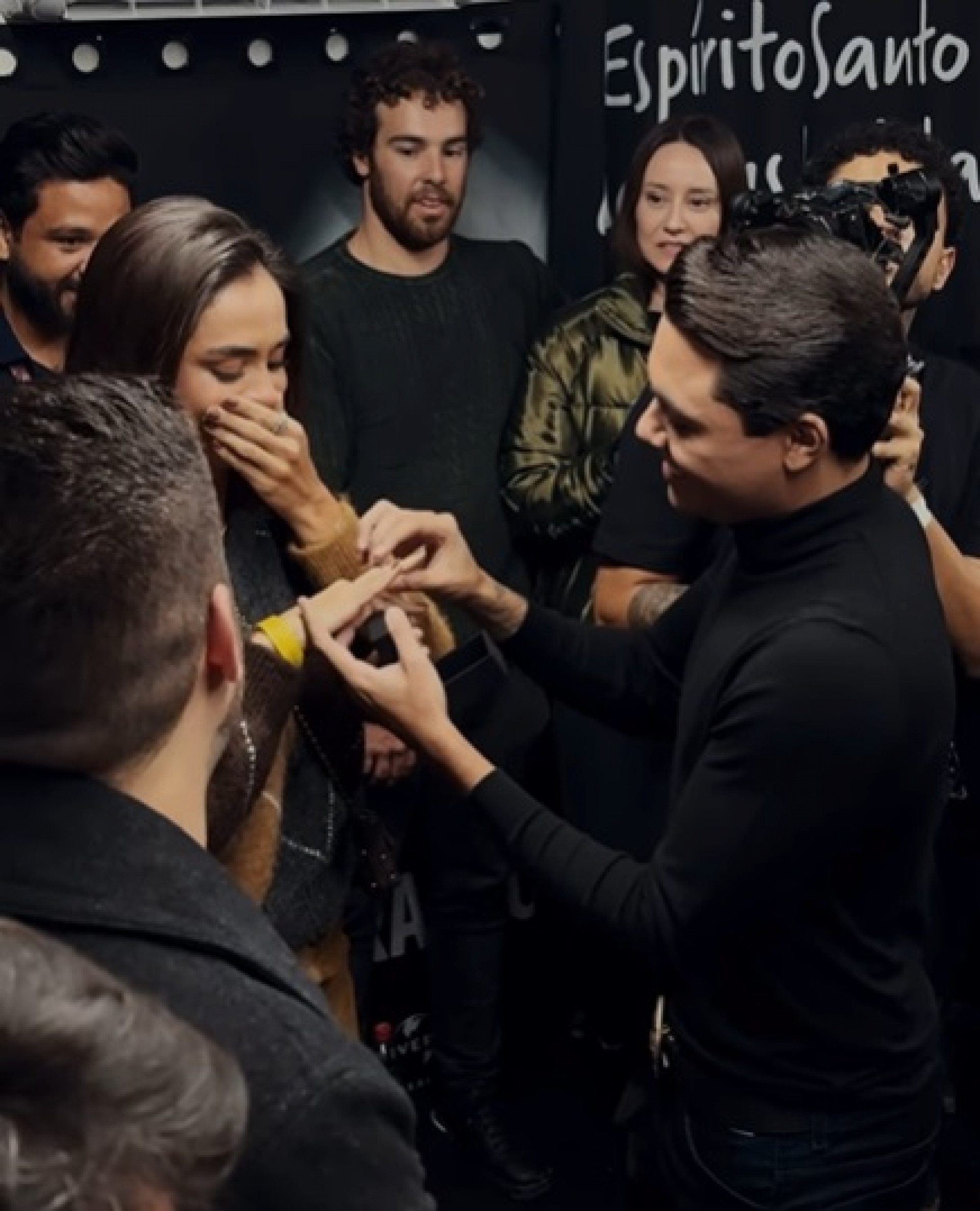 Felipe Araújo fica noivo de Lara Prado - Reprodução de vídeo