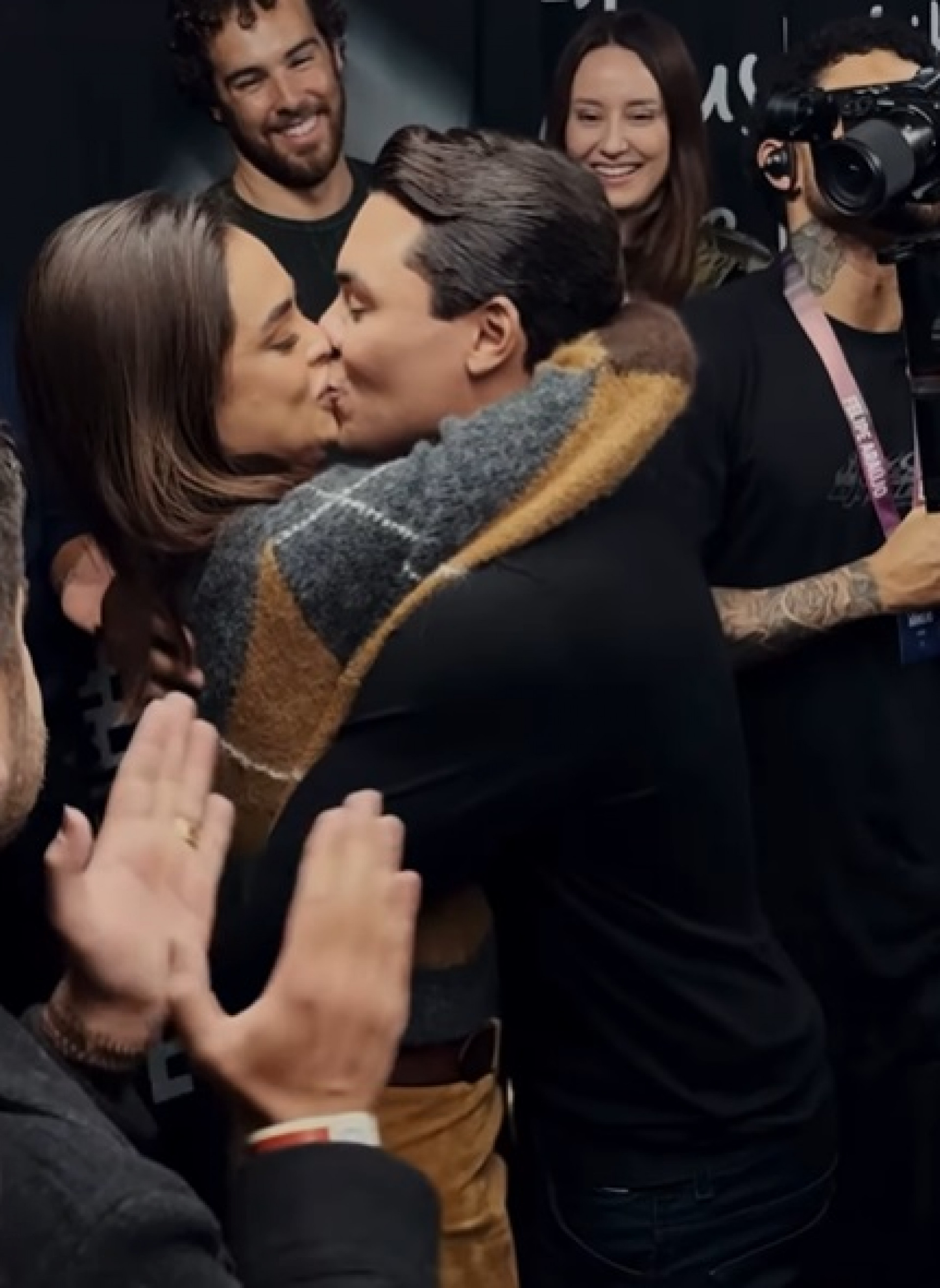 Felipe Araújo fica noivo de Lara Prado - Reprodução de vídeo