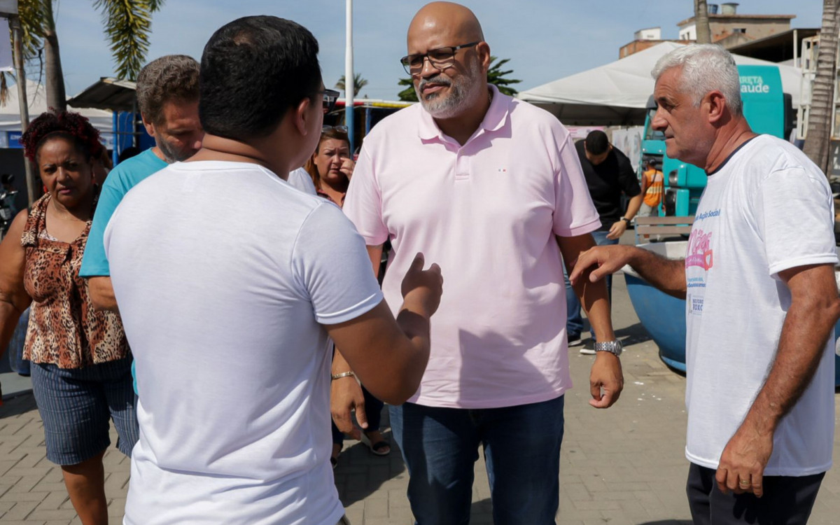 O chefe de gabinete Marcelo Canella esteve na ação social e conversou com quem passou por lá