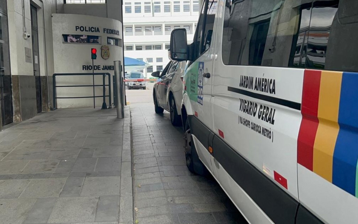 Uma van está entre os itens apreendidos na operação