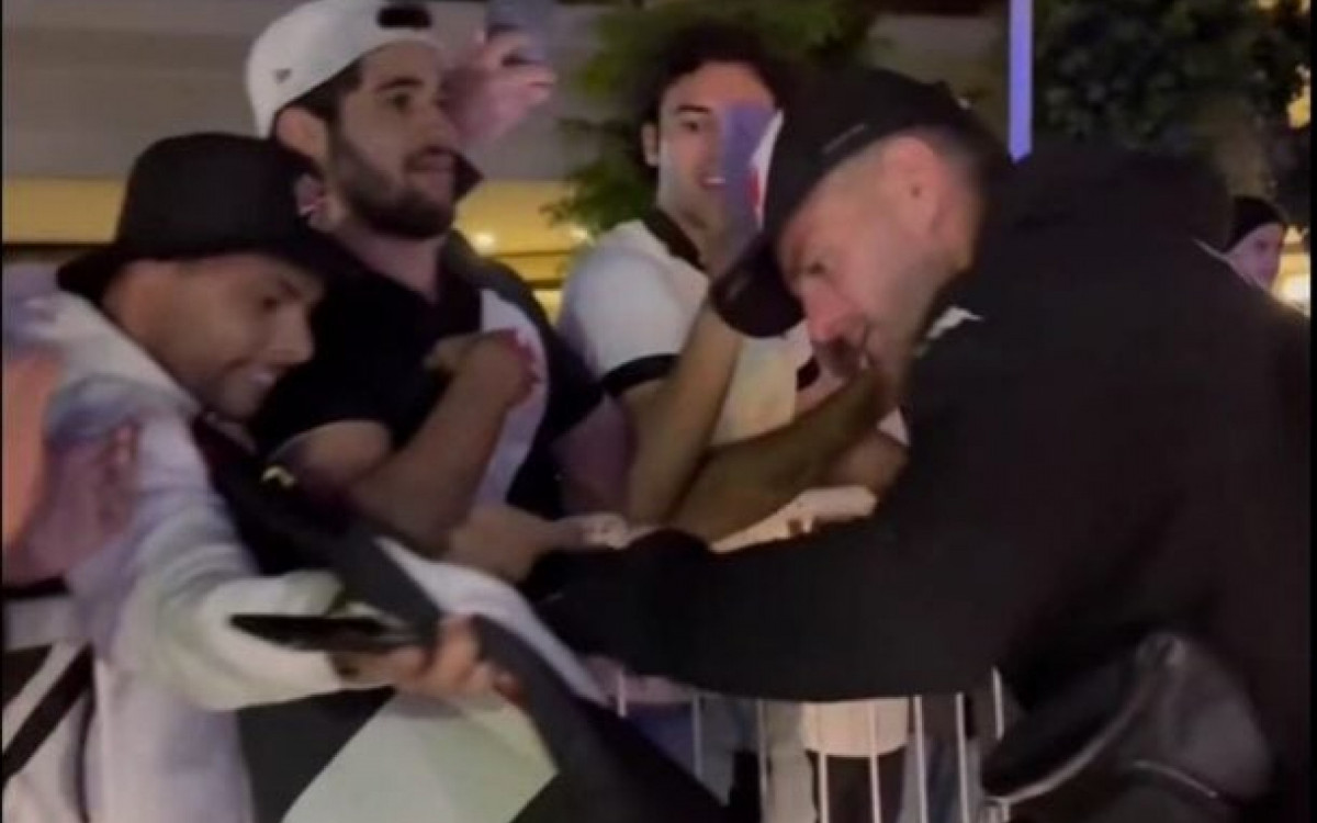 Vasco desembarca na Argentina e &eacute; recebido por torcedores