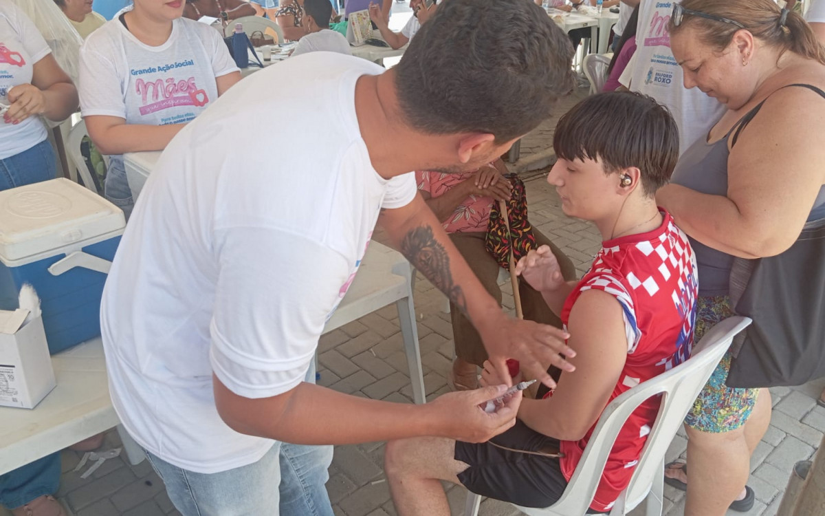 O jovem Andrew Gabriel, de 18 anos, aproveitou para se vacinar contra a gripe