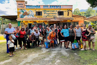 Pacientes de fisioterapia oncológica da Secretaria da Mulher de Belford Roxo fazem passeio com piquenique