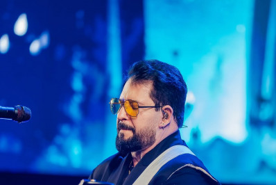 Marrone passa por cirurgia após cair do palco em Goiânia e segue internado