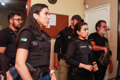 Médico é preso após pagar para ter relações sexuais com menina de 15 anos