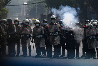 Bombardeio do regime militar deixa 22 mortos em escola de Mianmar