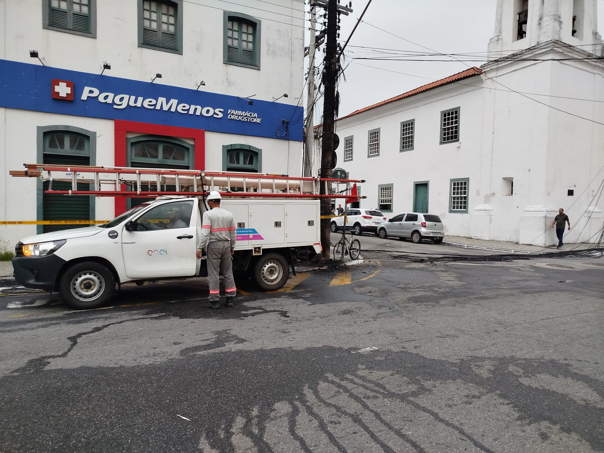 Poste pega fogo  - Reprodu&ccedil;&atilde;o 