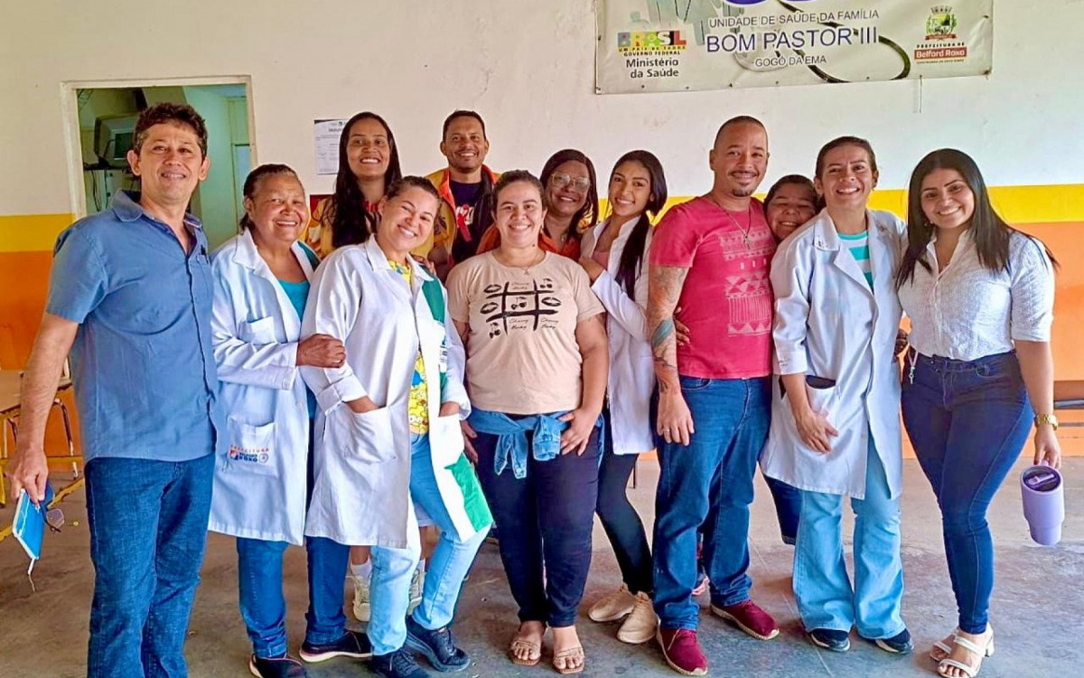 O coordenador de Vigilância Epidemiológica, Robson Tardivo (à esquerda), com a equipe