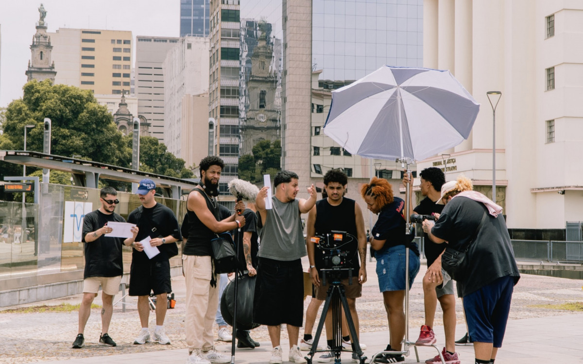 Realizado por jovens talentos da Baixada Fluminense, o filme tem direção de Emanuel Sant e roteiro escrito por ele, Victor Marino e NATÖ