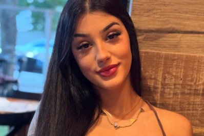 Bia Miranda é criticada por fumar baseado em período de amamentação