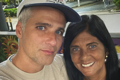 Bruno Gagliasso aparece em foto ao lado da mãe após anos de desavenças