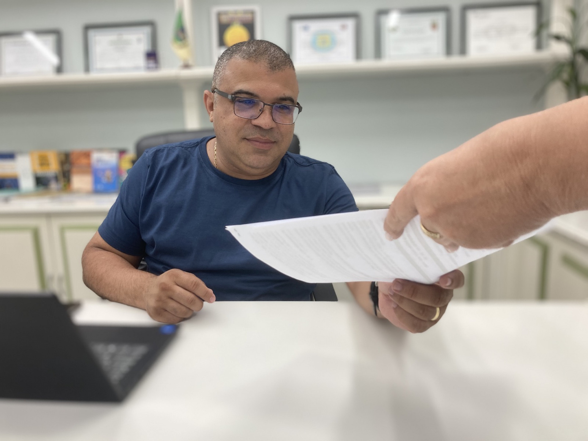 Fabio Baiense, secret&aacute;rio municipal de Governan&ccedil;a de Mesquita - Divulga&ccedil;&atilde;o