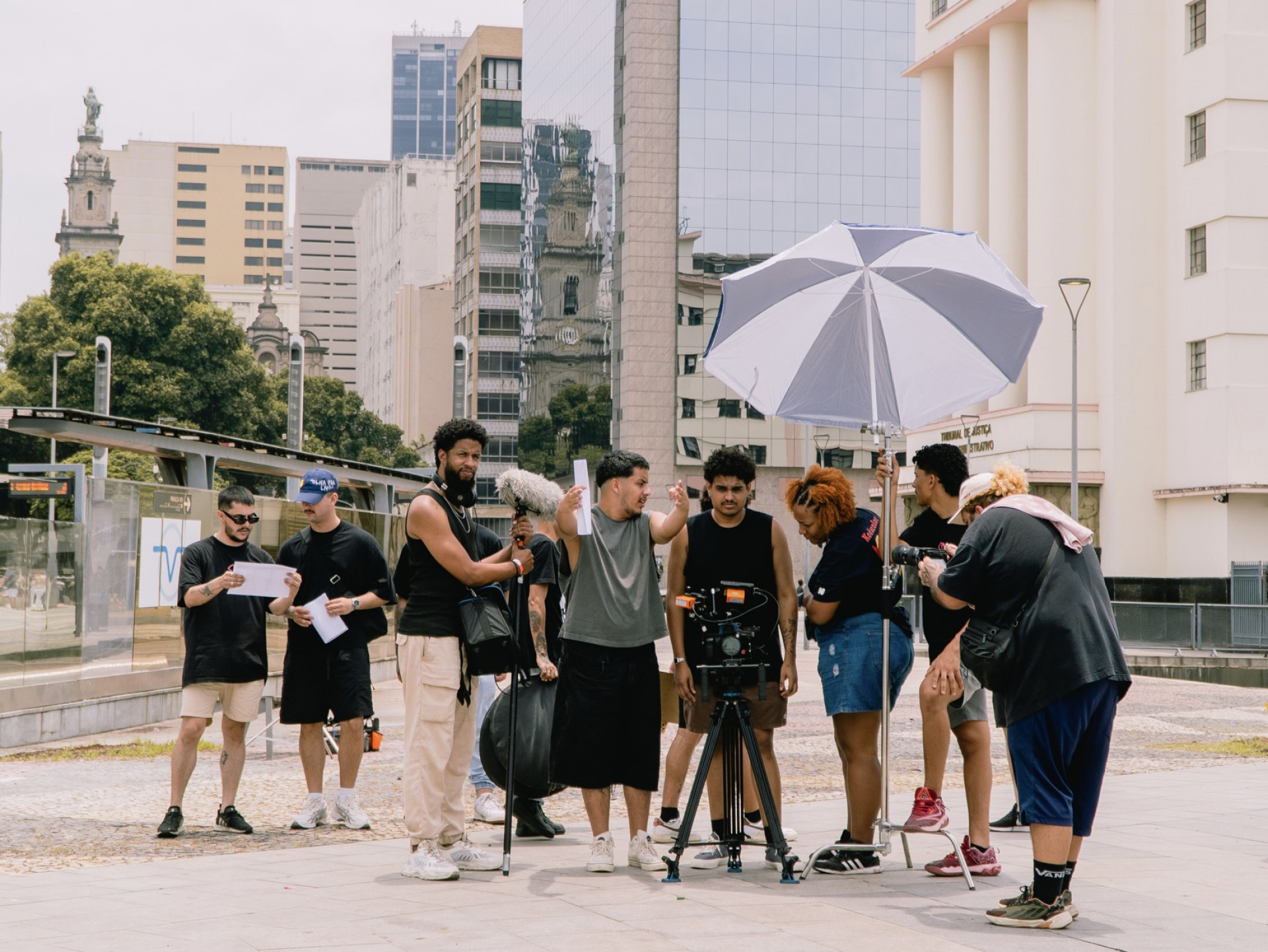 Realizado por jovens talentos da Baixada Fluminense, o filme tem dire&ccedil;&atilde;o de Emanuel Sant e roteiro escrito por ele, Victor Marino e NAT&Ouml; - Marina Maux / Divulga&ccedil;&atilde;o