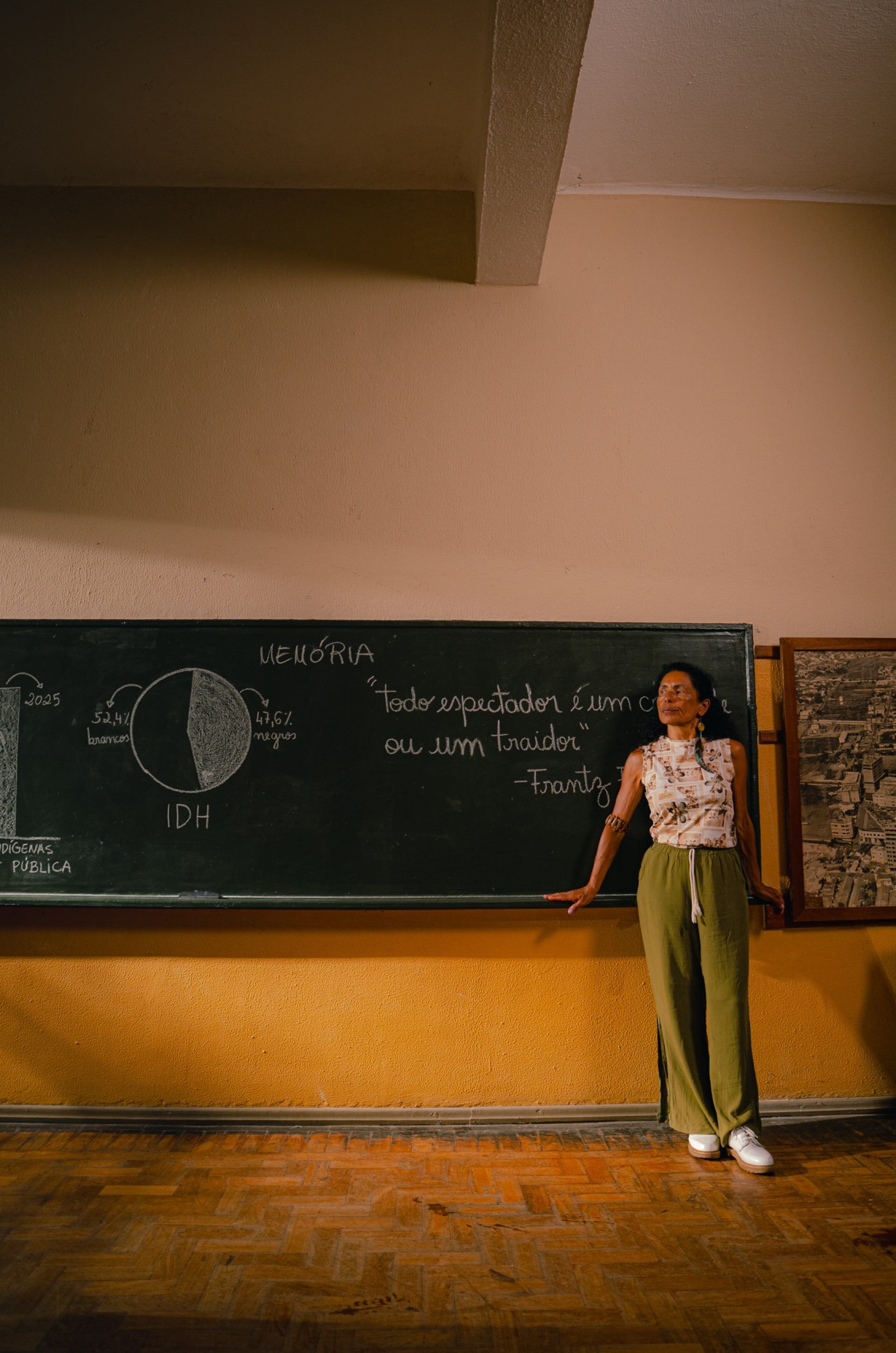 Professora ind&iacute;gena em sala de aula - Marina Maux / Divulga&ccedil;&atilde;o