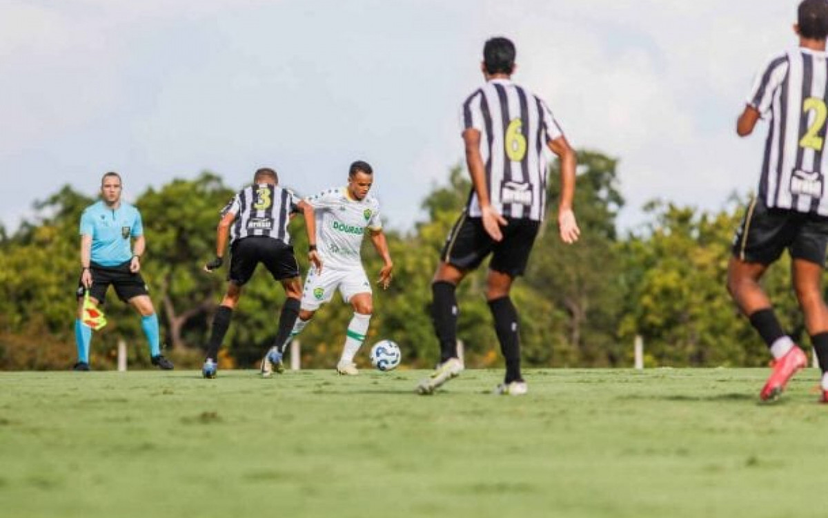 Cuiab&aacute; marca no fim, sai da zona do rebaixamento, e tira o Santos do G8 do Brasileir&atilde;o Sub-20