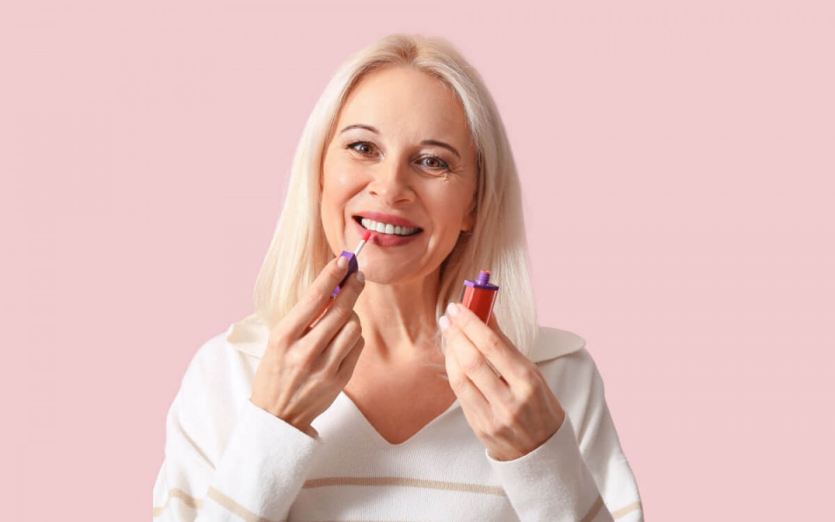 A maquiagem atual respeita a pele e a hist&oacute;ria de vida de cada pessoa (Imagem: Pixel-Shot | Shutterstock) 