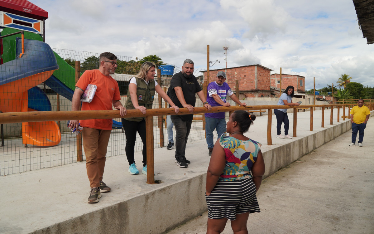 Prefeira Marina Rocha conversa com moradores no Vale das Pedrinhas - Divulga&ccedil;&atilde;o