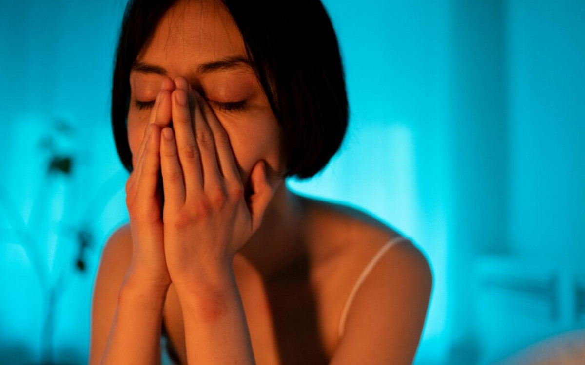 Você não é exagerada, só está cheia de emoções reprimidas (e isso tem solução)