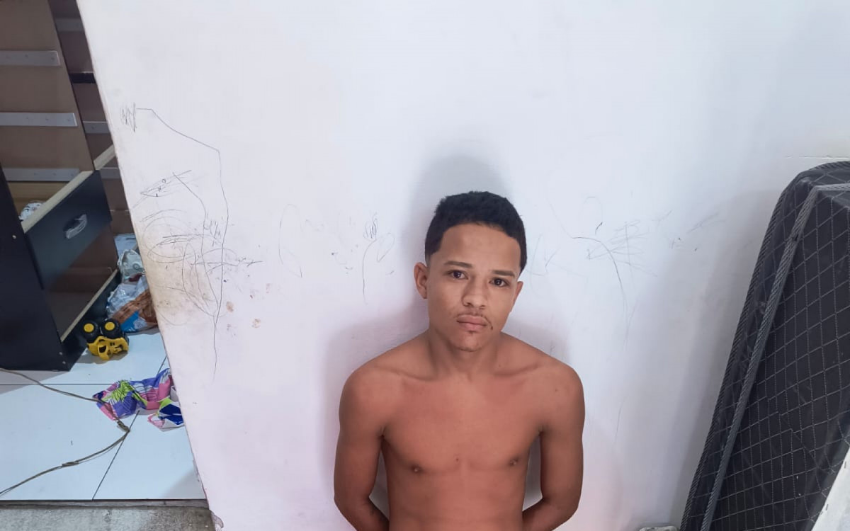 Caio Agripino Quadra, o Menor Mega, ostentava fotos de fuzis nas redes sociais