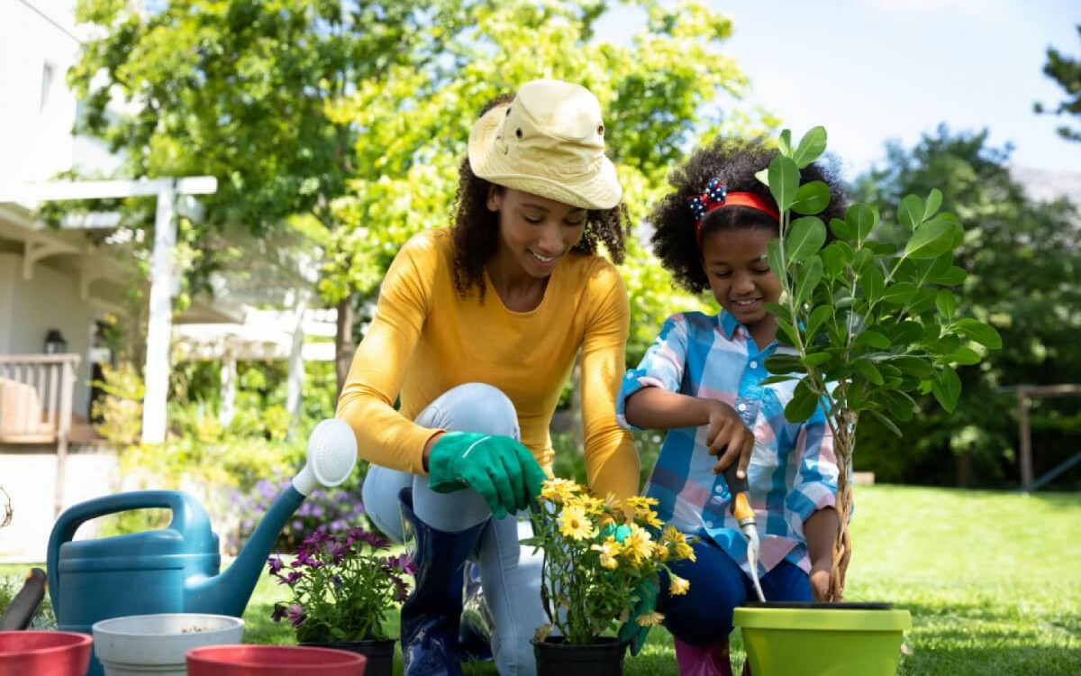 Maio favorece o cultivo de flores e hortali&ccedil;as (Imagem: wavebreakmedia | Shutterstock)