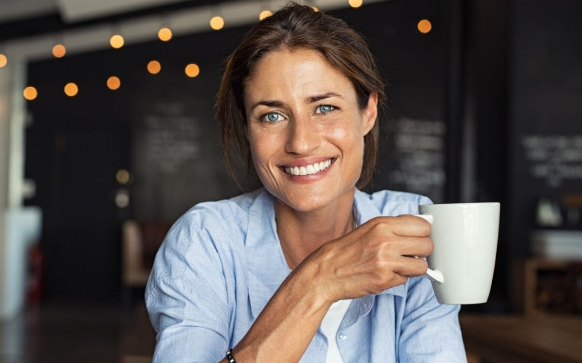 Determinados alimentos podem acelerar a descolora&ccedil;&atilde;o dos dentes (Imagem: Ground Picture | Shutterstock) 