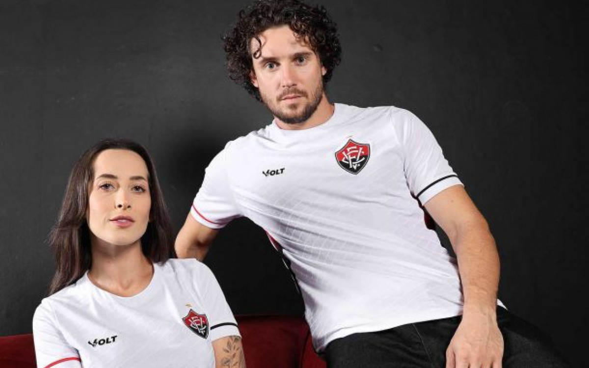 Vit&oacute;ria lan&ccedil;a segundo uniforme no dia de seu anivers&aacute;rio de 126 anos