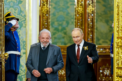 Lula estimula Putin a se reunir com Zelensky pela paz