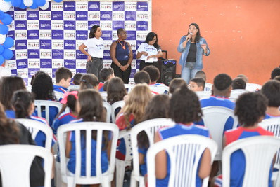 Projeto ‘Procon Mirim’ forma 240 alunos da Escola Municipal Carlos Magno, no Centro