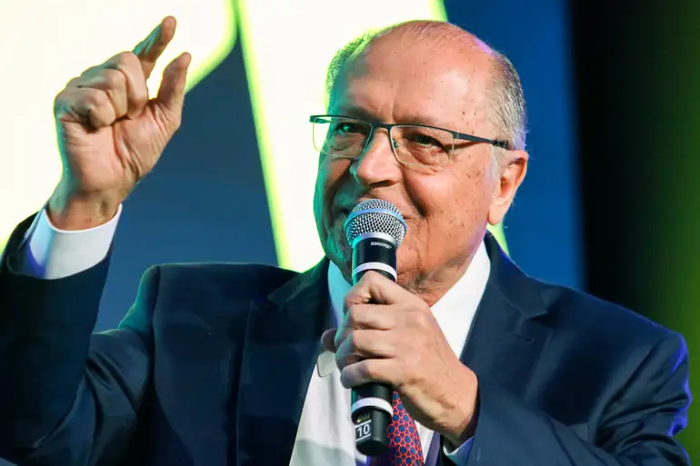 Alckmin defende investimentos em datacenters e em IA