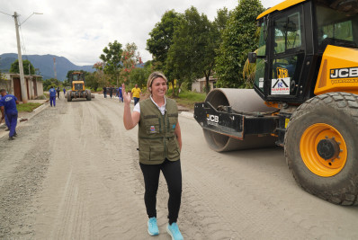 Prefeita Marina Rocha acompanha obras em Guapimirim