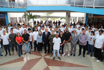 Jovens de Rio das Ostras recebem Certificado de Reservista em cerimônia marcada por civismo