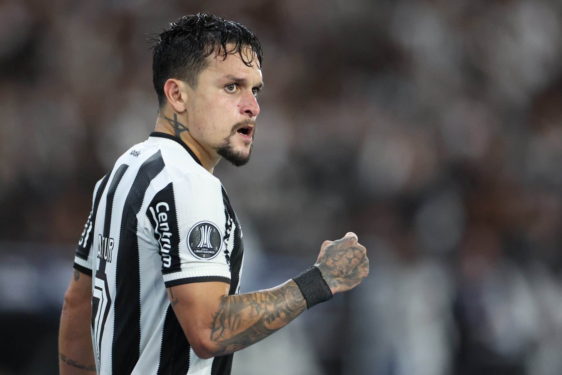 Artur Botafogo x Estudiantes pela Conmebol Libertadores no Estadio Nilton Santos. 14 de Maio de 2025, Rio de Janeiro, RJ, Brasil. Foto: Vitor Silva/Botafogo. Imagem protegida pela Lei do Direito Autoral Nº 9.610, DE 19 DE FEVEREIRO DE 1998. Sendo proibido qualquer uso comercial, remunerado e manipulacao/alteracao da obra. - Vitor Silva/Botafogo