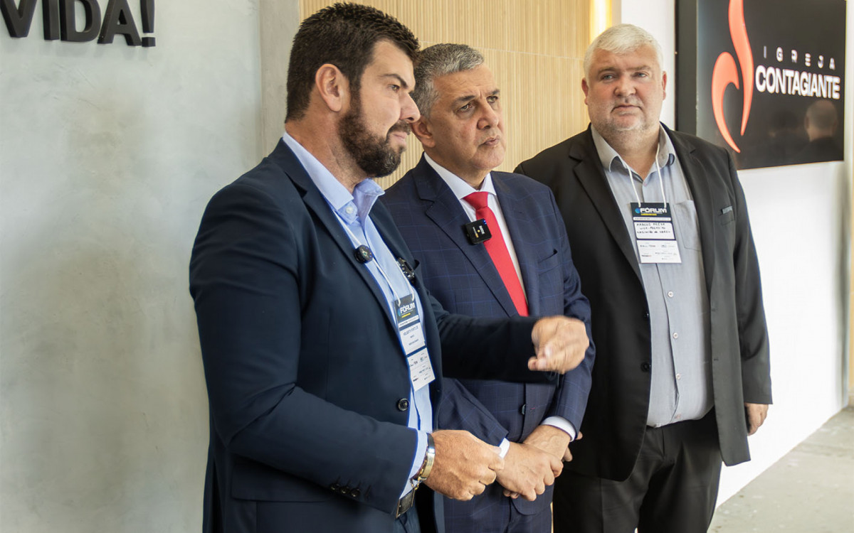 Prefeito Welberth Rezende recebe homenagem por ações que modernizam e aproximam o cidadão dos serviços públicos em Macaé