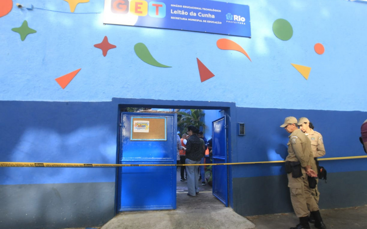 Escola Leit&atilde;o da Cunha foi interditada ap&oacute;s ser parcialmente destru&iacute;da em inc&ecirc;ndio