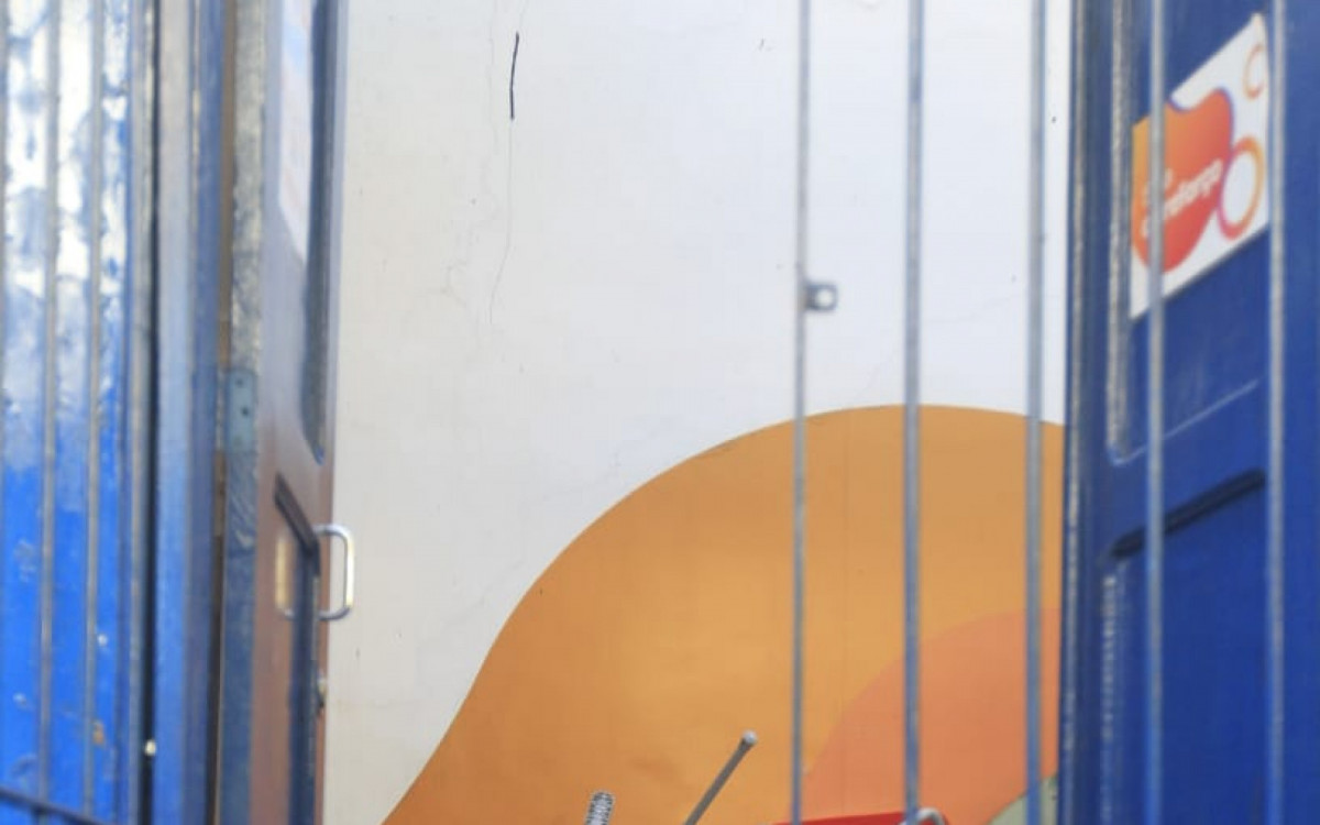 Escola Leit&atilde;o da Cunha foi interditada ap&oacute;s ser parcialmente destru&iacute;da em inc&ecirc;ndio