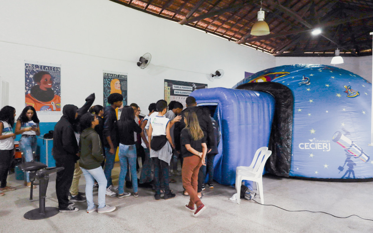 A Caravana da Ciência é um centro de ciências itinerante que percorre os municípios do estado do Rio de Janeiro, levando conhecimento de forma lúdica e interativa