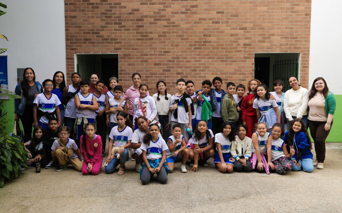 O objetivo é proporcionar aos alunos, professores e à população em geral um ambiente de educação informal