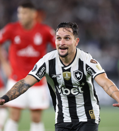 Botafogo leva susto, mas vence o Estudiantes e segue vivo na Libertadores |  Botafogo | O Dia