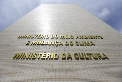 Servidor do Ministério da Cultura é afastado por filmar mulheres em banheiros