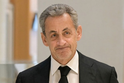 Tornozeleira eletrônica do ex-presidente francês Sarkozy é removida