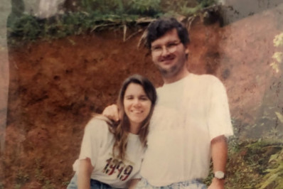 Alice Wegmann resgata fotos antigas no aniversário de casamento dos pais