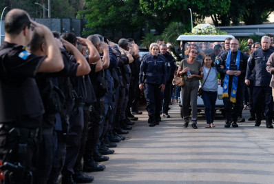 PM morto em confronto é sepultado com honras militares: 'Triste dia'