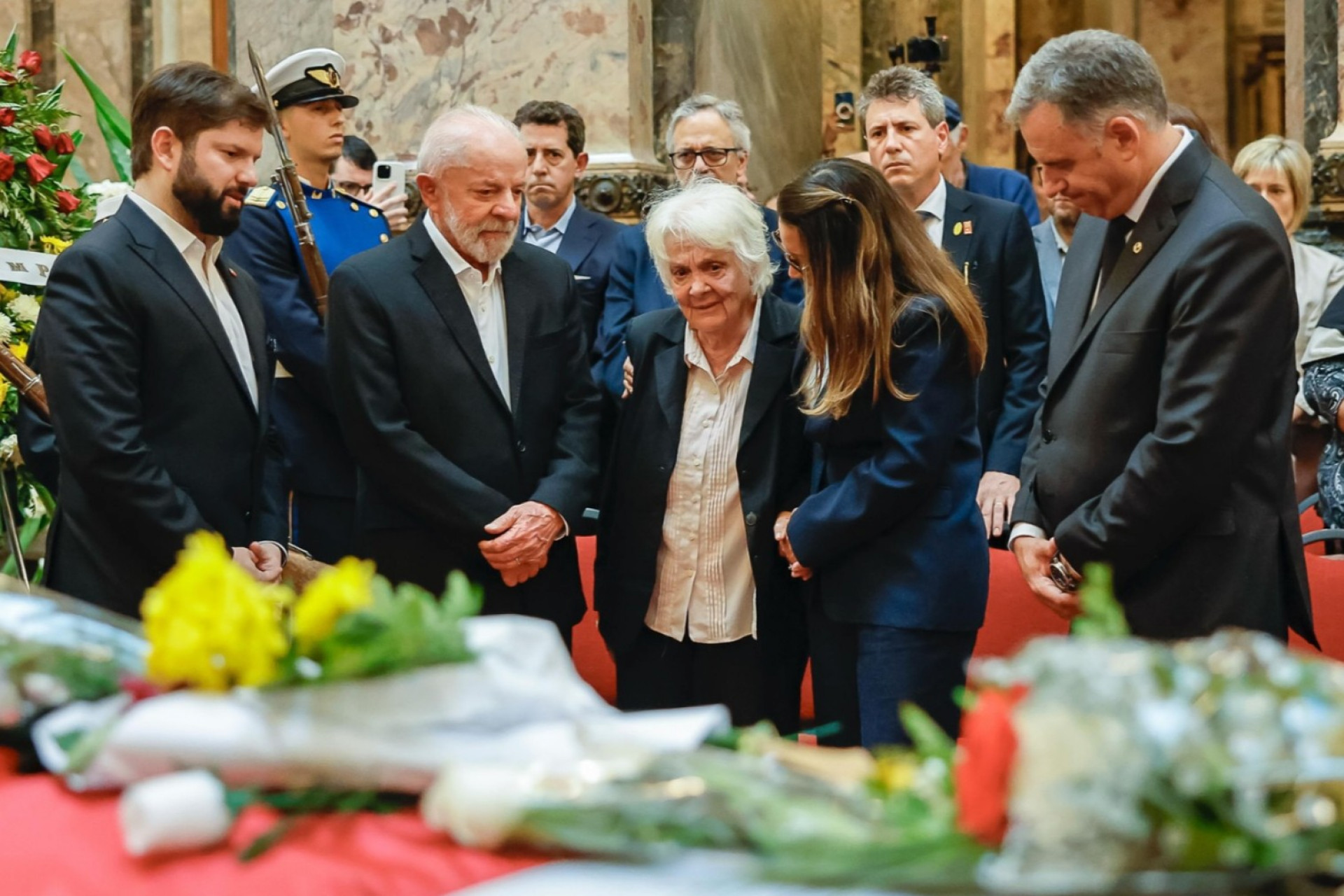 Lula, Janja, Gabriel Boric e Yamandu? Orsi se despedem de Mujica em velório no Uruguai - Reprodução Instagram / Ricardo Stuckert