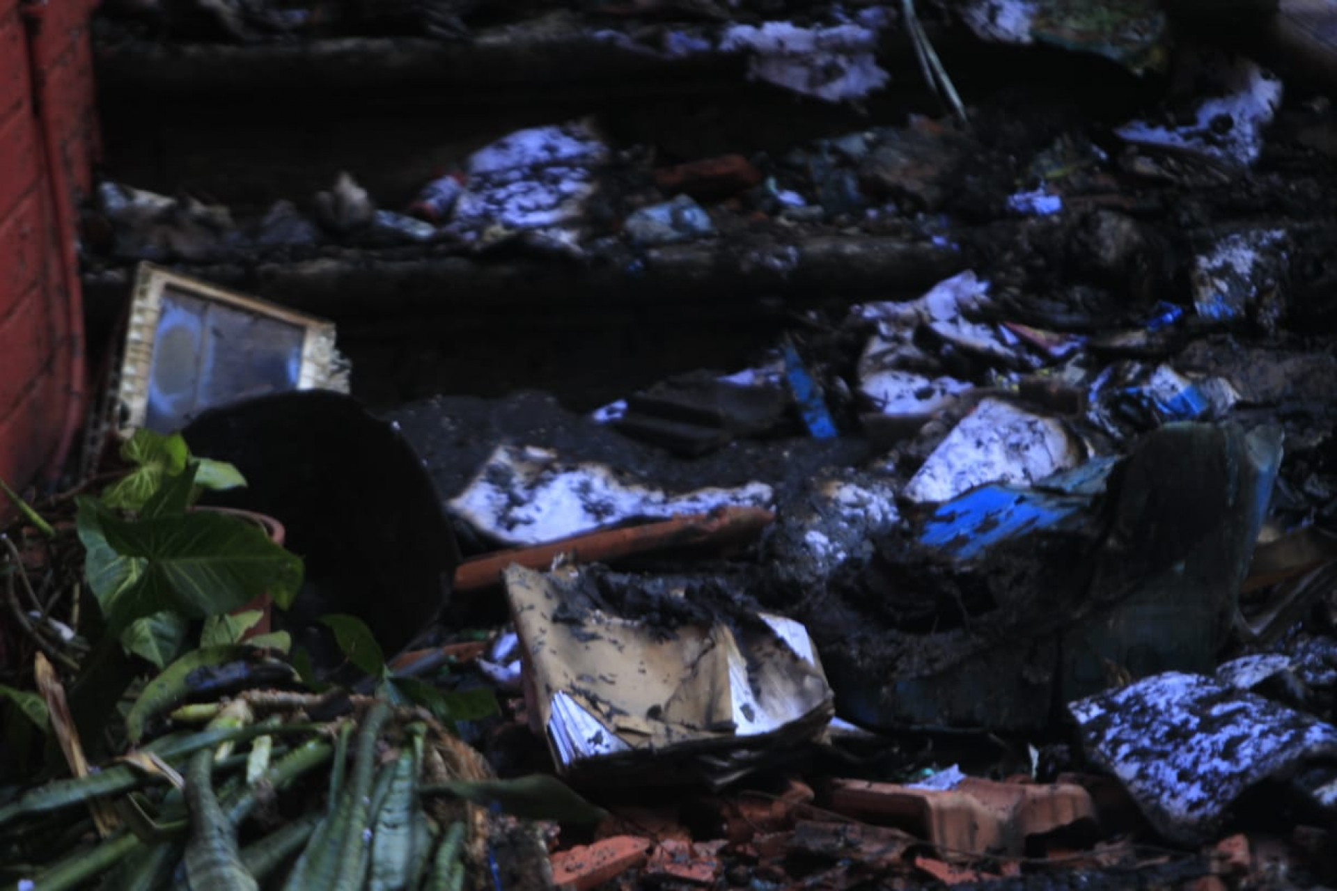 Imagens mostram destruição na Escola Municipal Leitão da Cunha, na Tijuca, após incêndio nesta quinta (15) - Reginaldo Pimenta/Agência O DIA