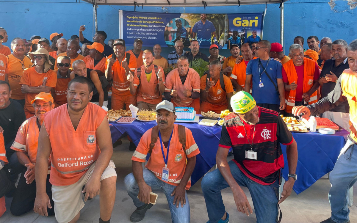 Os garis comemoraram o seu dia em um café da manhã na sede da Secretaria de Serviços Públicos