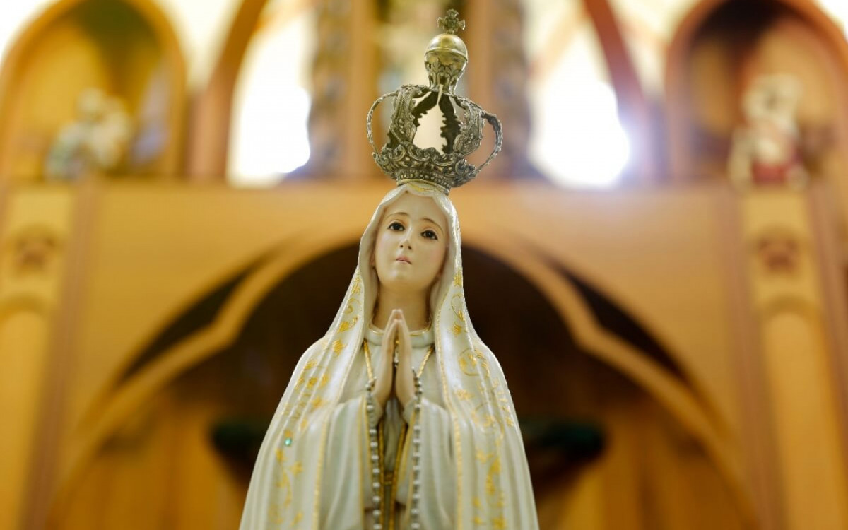 O Dia de Nossa Senhora de F&aacute;tima simboliza a import&acirc;ncia da f&eacute;, da esperan&ccedil;a e da intercess&atilde;o divina em momentos de adversidade (Imagem: Sidney de Almeida | Shutterstock)