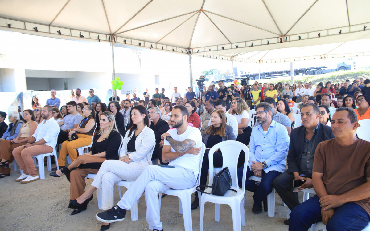 Mag&eacute; realiza lan&ccedil;amento da pedra fundamental do campus do IFF - Divulga&ccedil;&atilde;o