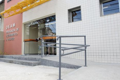 Polícia prende suspeito de estuprar mulher dentro de carro em São Gonçalo