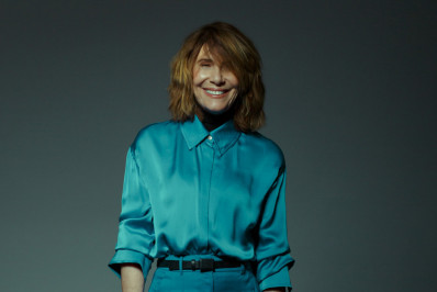 Em cartaz no RJ, Renata Sorrah exalta amor pelo teatro e comenta atuação de Paolla em 'Vale Tudo'