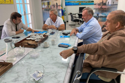 Prefeito de Búzios, Alexandre Martins, recebe visita do presidente da Embratur, Marcelo Freixo